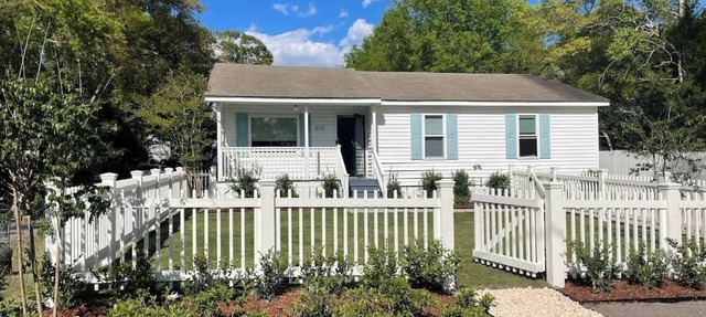 Sweetgrass Haven | 4BR in the Heart of Old Village in Mount Pleasant