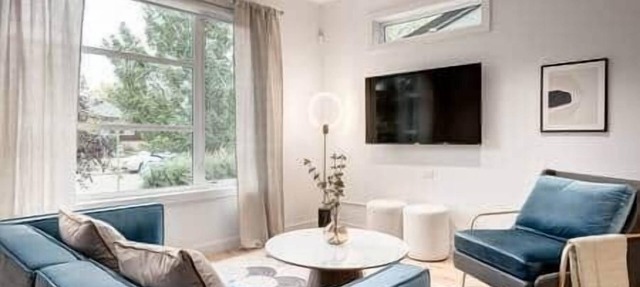 The Anna | One of Calgary’s Most-Booked 5-Bed Homes in Marda| 4BR |Custom Sauna in Calgary