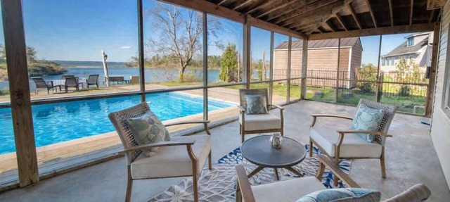 The Bungalow, Pool, Dock, Kayaks, & Game Room in Topping