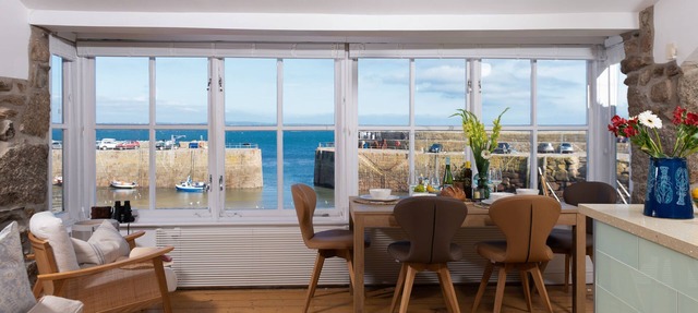 Tides Reach - Mousehole Harbourside - Free WiFI - Spectacular Views in Mousehole