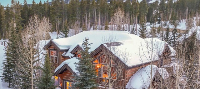 True Ski-in Ski-out Estate, Luxury Suites, hot tub, gaming. AMAZING Home and Location! in Breckenridge