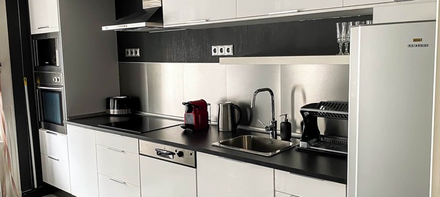 Unique and Spacious Apartment in Downtown, sights within walking distance- 2 A/C in Budapest