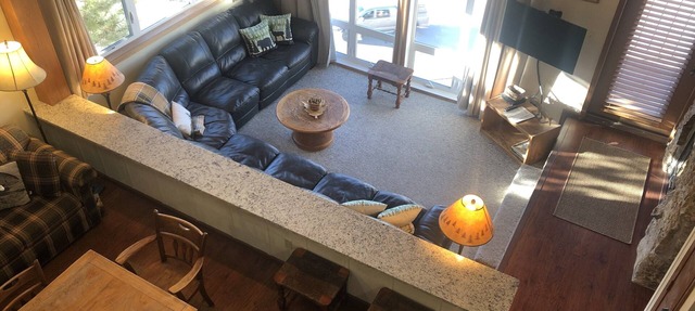 Updated MOUNTAINSIDE Condo-2bd/3bth-adjacent to slopes and family friendly in Granby