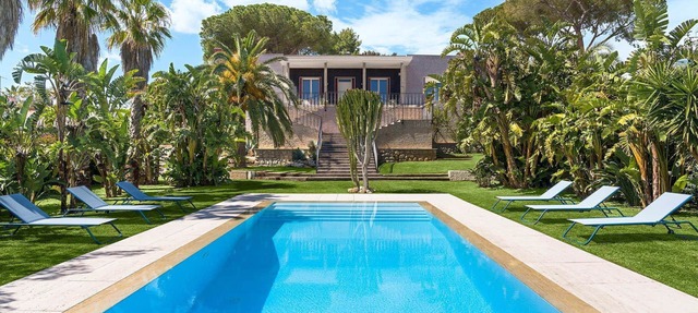 Villa Rebecca with private pool - My Rental Homes in Syracuse