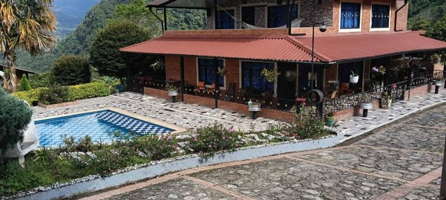 Villa Veronica large house with beautiful view and spacious for large families in Sasaima