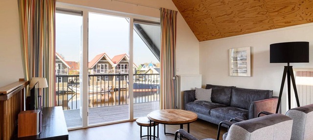 Waterfront escape with marina views in Terherne