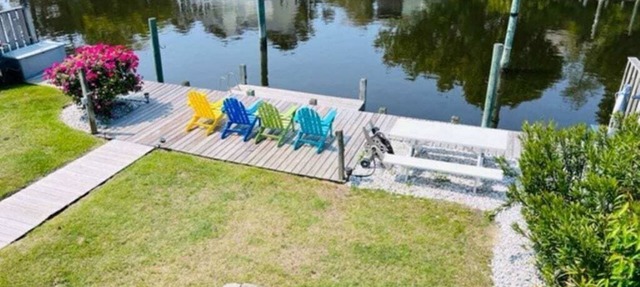 Waterfront! Game Room, Hot Tub, Kayaks, YMCA, Theater Room, Fire Pit, Dogs OK! in Kill Devil Hills