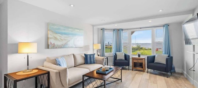 Waterfront Posh King Studio Suite Downtown Ch'town in Charlottetown