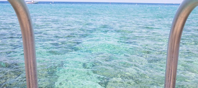 Waterfront with gorgeous views and direct access to the sea and George Town! in George Town