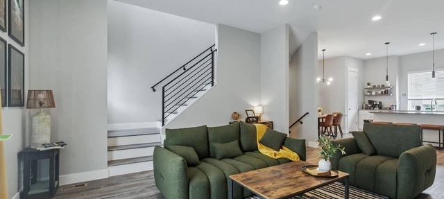 Work & Relax, Sauna, King Bed, w Garage Near Red Rocks in Arvada