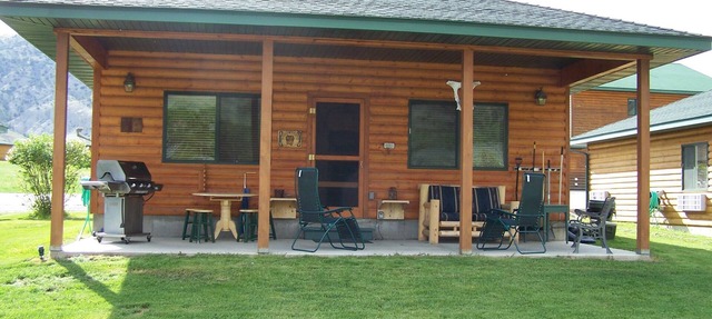 Yellowstone Riverfront Cabin, Sleeps 9, $171-$325/nt, 300 yards to Yellowstone in Gardiner