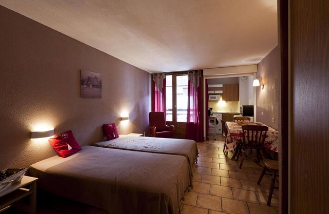 3rd floor, balcony, tv, ski locker, 28m², Brides Les Bains in Brides-les-Bains