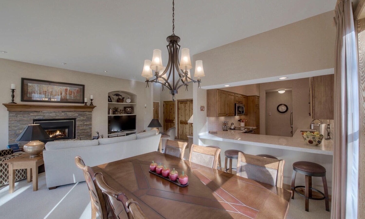 Keystone Condo | Spacious 1600 S.F. Renovated 3 Bed. 2 Bath Condo in Keystone