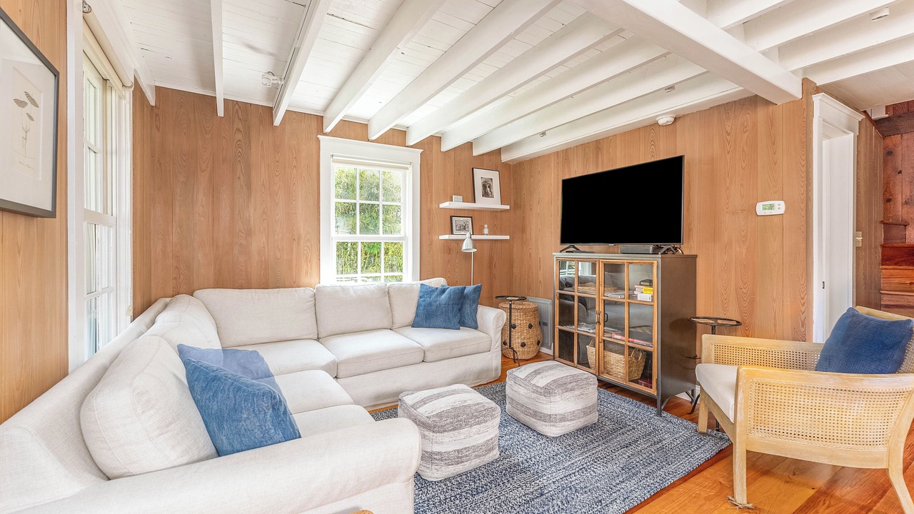 Photo of Livingroom in Savannah Beach