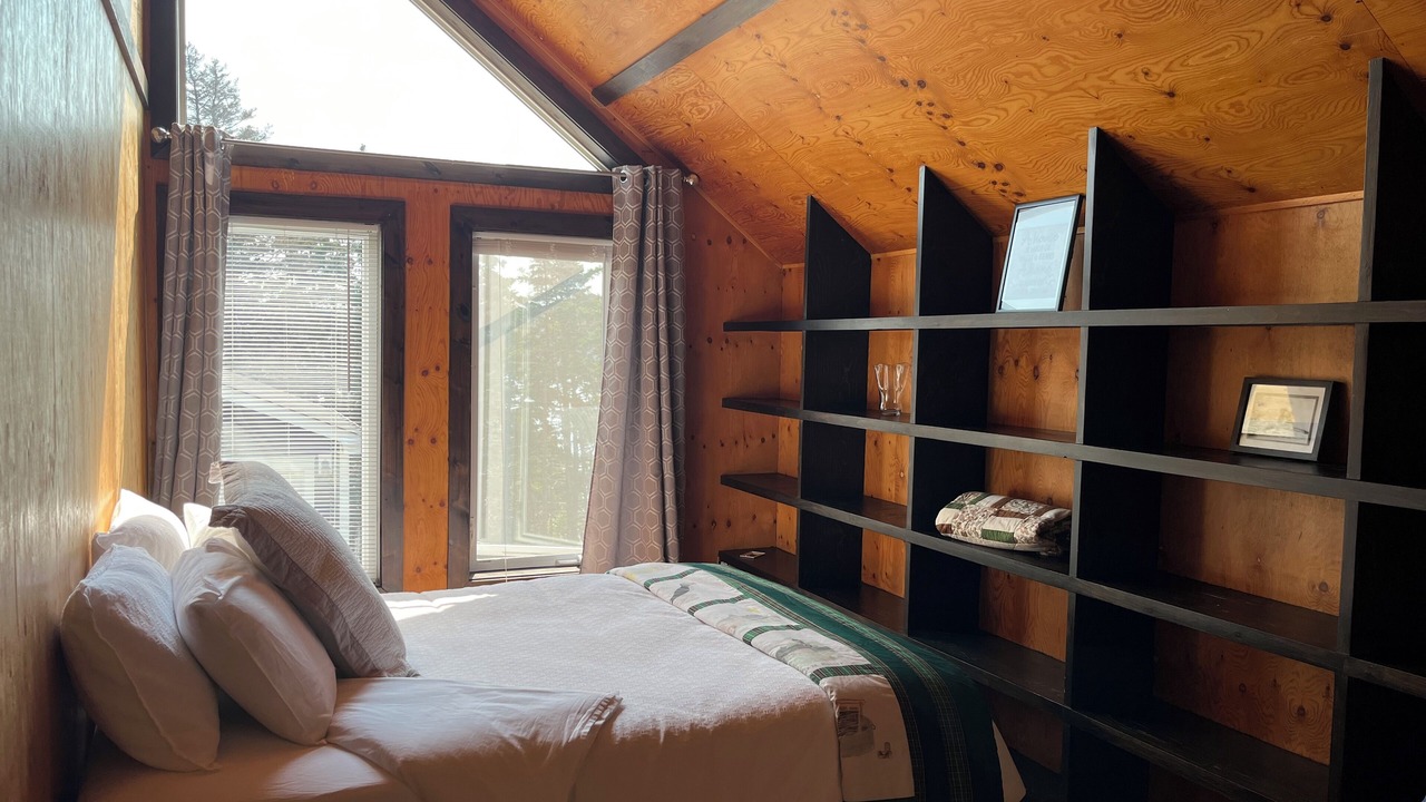 Photo of Bedroom in Bay Roberts