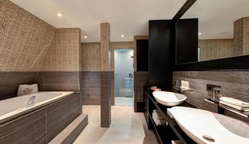 Junior Suite with Spa Bath