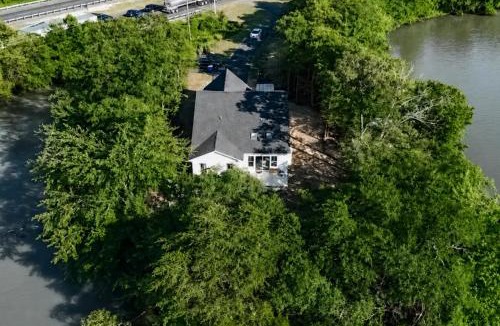 Seaford House | Dock, Game Room! Riverfront Retreat in Seaford