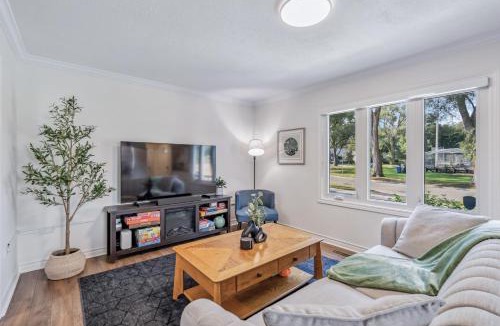 The Queensway Villa | Heritage 3BR Etobicoke Gem, Sherway Gardens, BBQ