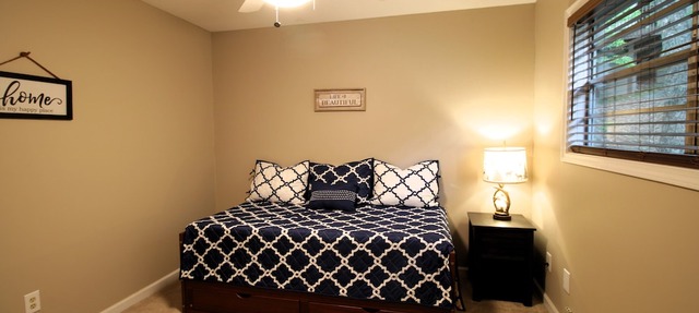 Cozy 2 Bedroom Mountain Cottage in Private Gated Golf and Swim Community. in Jasper