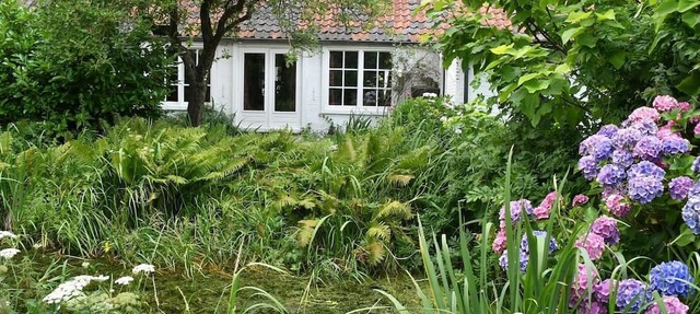 BoHo Summer House – light house for 10 guests, every bedroom with own bath in Kockengen