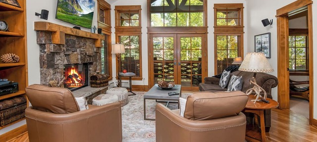 Roomy, Luxurious Ski-In/Ski-Out w/Views, Hot Tub! Bachelor Gulch, Beaver Creek in Edwards