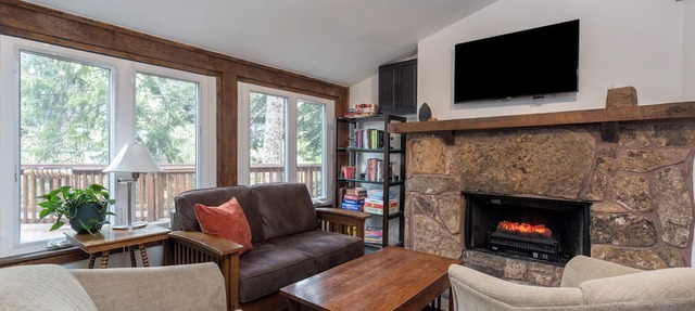 Quaint Lodge Close to Downtown With Prime River Location in Telluride