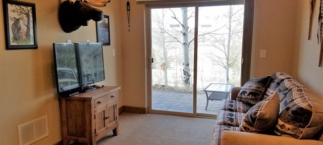 ★ Epic Ski-In/Ski-Out Rocky Mountain Cabin w/Private Hot Tub! Sleeps 11 in Granby