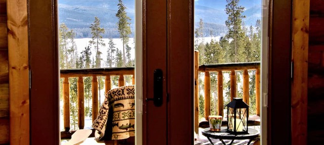 Secluded Log Cabin 7 Acres Hot Tub Lake & Mountain Views near Grand Lake & RMNP in Grand Lake