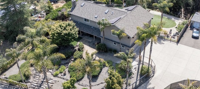 Spacious Getaway – Hot Tub, Big Yard, Near Beach, pet friendly, Great for All! in Soquel