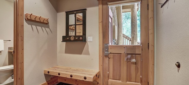 Stunning Mountain Views/Vaulted Ceilings/Hot Tub Access/Private Patio in Dillon