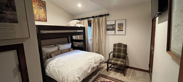 Spacious ski in double condo prime base area location by Mountaineer Square. in Mt. Crested Butte