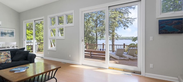 WALLOON LAKEFRONT big deck/dock GAME ROOM fireplace WATERFRONT bike/hike nearby in Boyne City