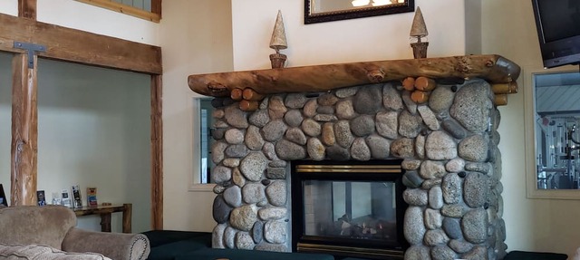 Gorgeous Condo - Walk To Eagle Express/Chair 15! Pet Friendly! in Mammoth Lakes