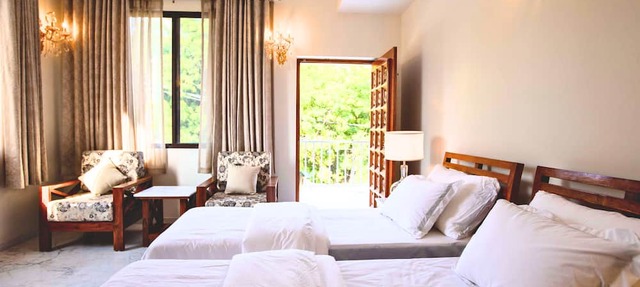 Luxurious Italian Family House: 3 Large Ensuite-Bedrooms With Private Balconies in New Delhi