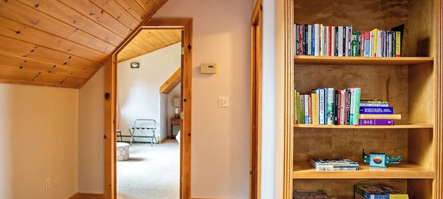 Cozy 3BR Mountain home near Sugarbush, beside the original Lawson's Brewery in Warren