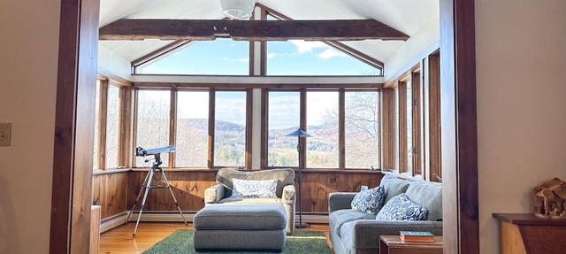 Mad Mountain Meadows - Stunning Mountain Views! in Warren