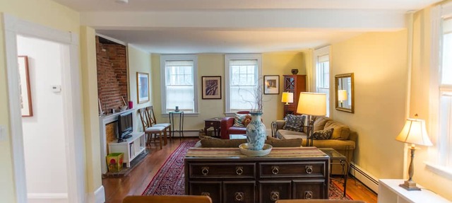 Artistic Historical home, walkDT in Salem