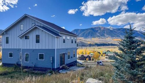 Beautiful CB Home - Easy Access to Skiing & Trails in Crested Butte