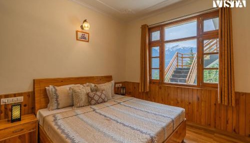 StayVista's Nivara - Naggar - 5BHK Mountain-View Villa with Alfresco Dining in Manāli