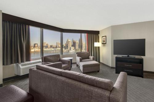 Waterfront Hotel 